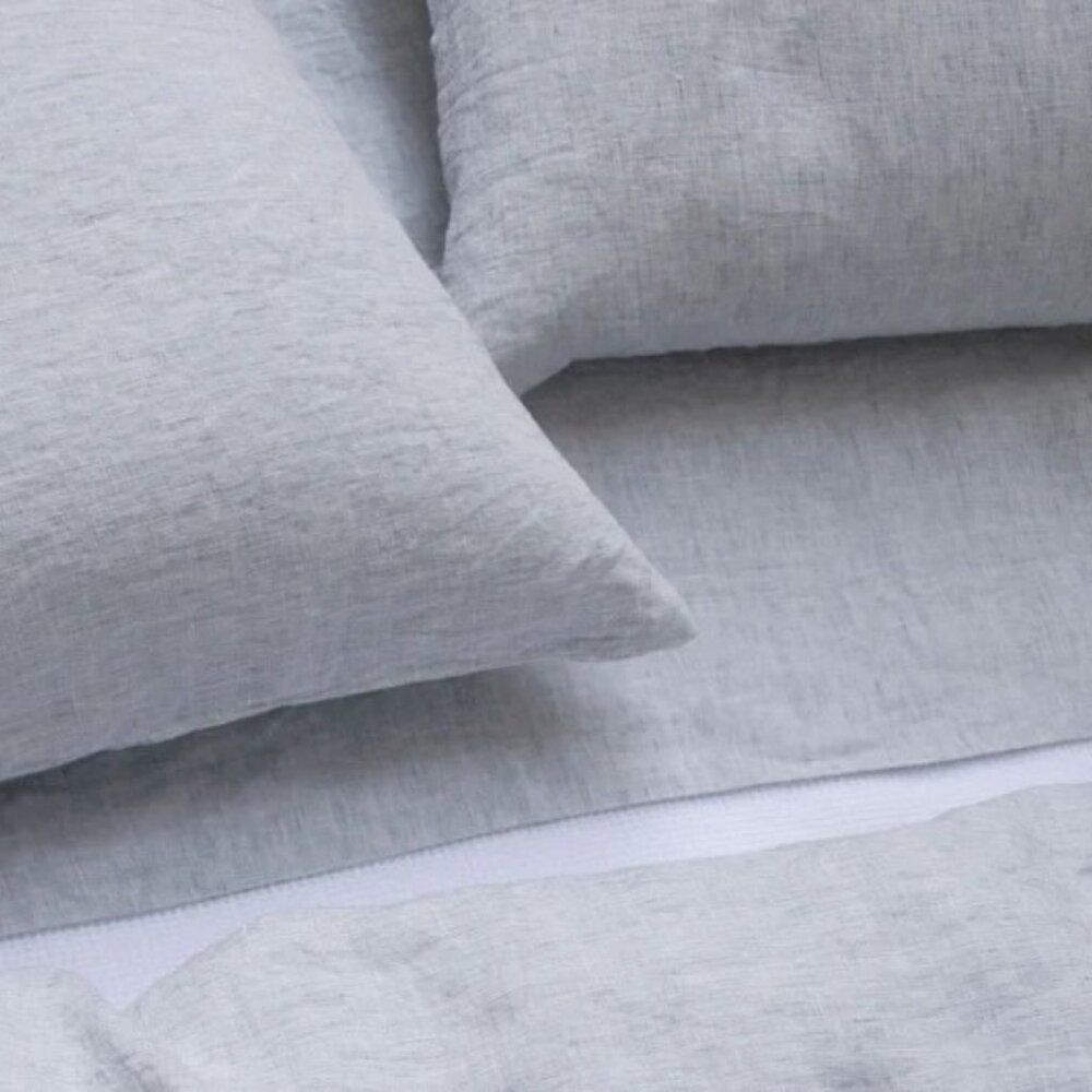 NEW Area Home Set of 2 Louie Blue fil à fil pure linen Standard Pillowcases $175